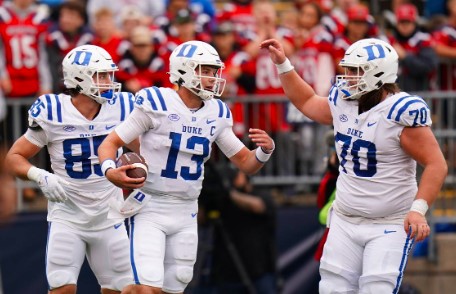 AP Top 25 Extra Points: Nine Teams Hit Midseason Undefeated, Five Are Surprise Contenders