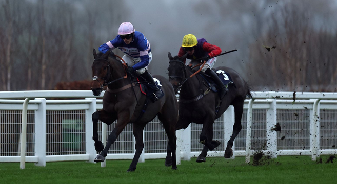 Lucky Place Delivers Triumph for Nicky Henderson in Ascot Hurdle